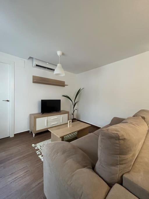 Petite California Duenas Apartment